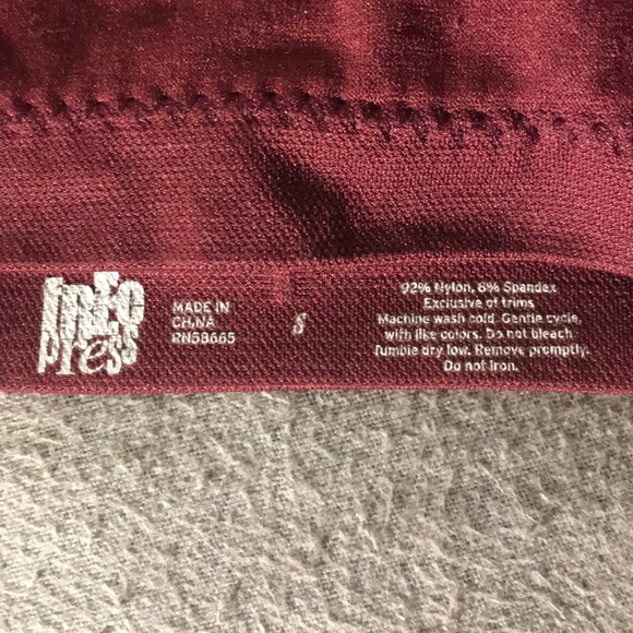 ‘Weekend please’ cross back sports bra - Picture 4 of 4